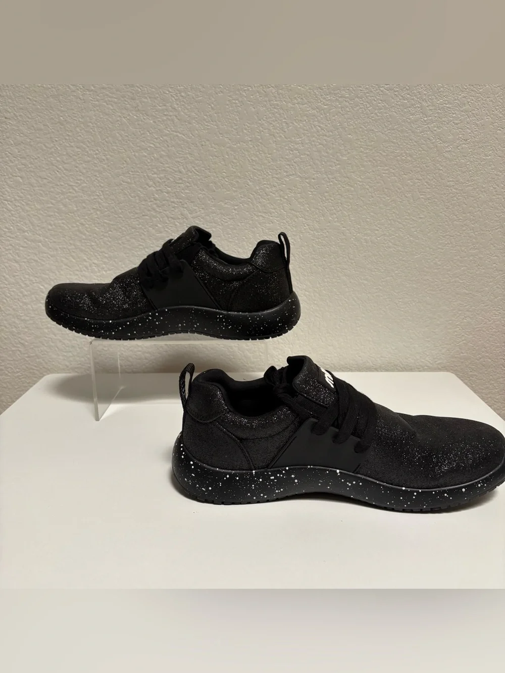 Mens Black slip resistant work shoes